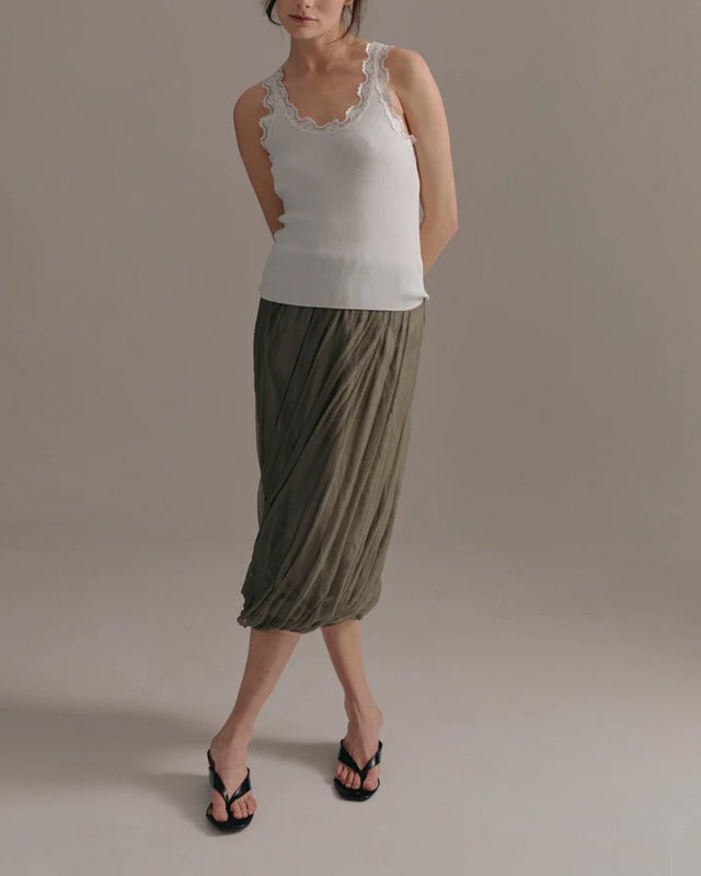 LEONÍ Camisole Älma Lace-trimmed Ribbed Silk Egg Shell 38