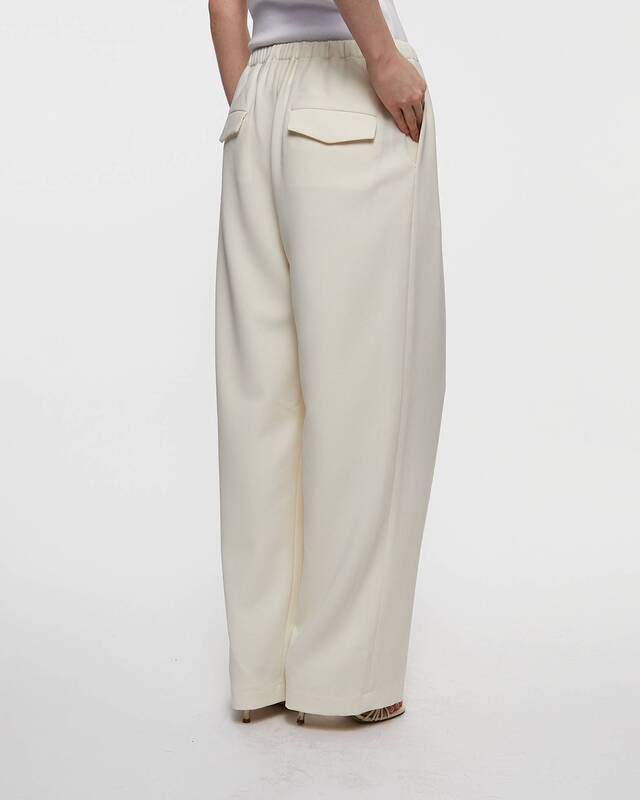 Theory Trousers Pleated Pull-On Pant in Admiral Crepe Beige US 10 (EUR 42)