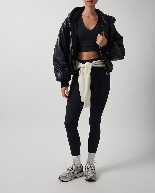 Sisterly tribe Top Softsculpt V-neck Cross Back  Black M