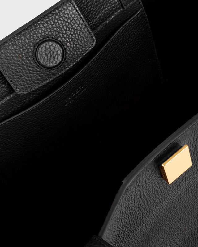 YUZEFI Gyoza Tote Pebble Bag Black ONESIZE