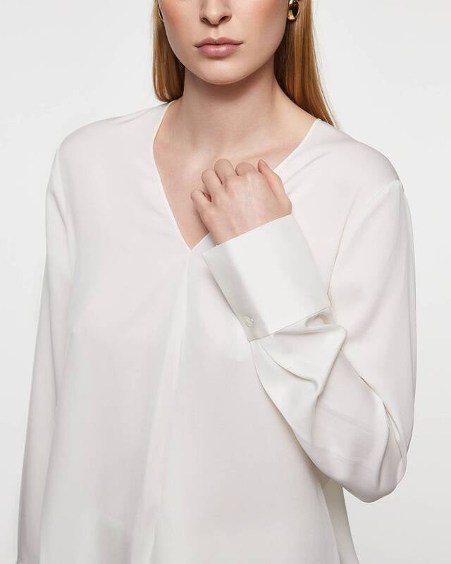 Theory Blouse Relaxed V-Neck Hidden Slit Ivory M