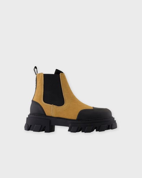 Boots Cleated Low Chelsea Suede Cognac 1